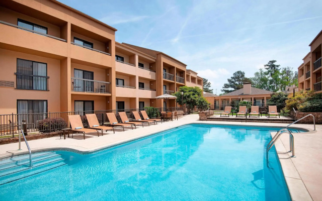 Courtyard by Marriott Savannah Midtown