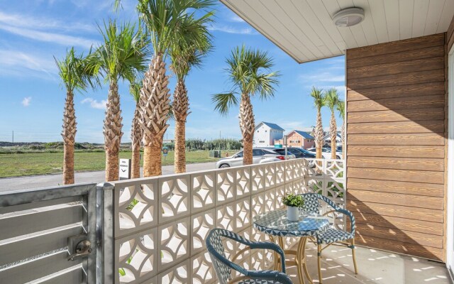 Palm Walk at Sunflower Beach