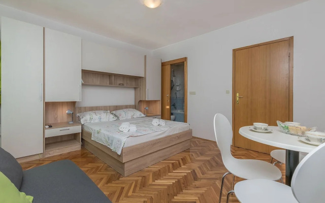 Apartments and Room Nevenka