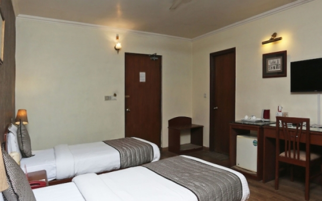 OYO 3499 Tekarees Inn