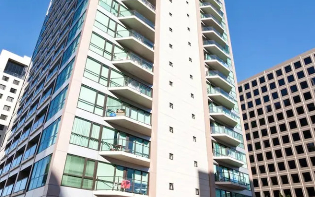 Unbeatable Central Apt next to Queen 22H