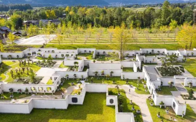 Tengchong Ginkgo Town Mid-Levels Cliff Hotel