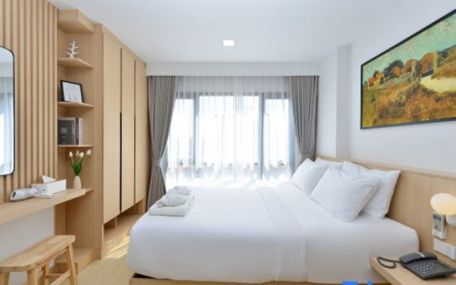 V32 Hotel