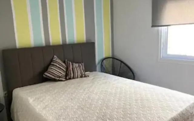 Bright 2bd apt, garden view & parking - Glyfada