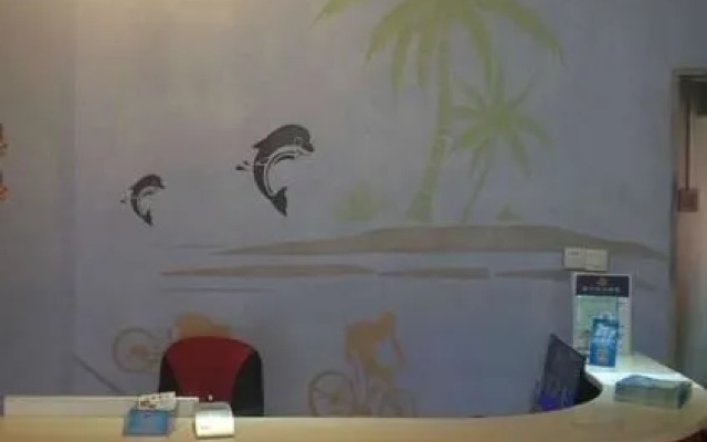 Small White Whale Inn