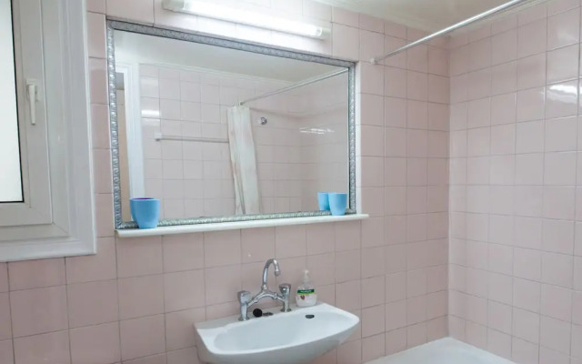 Beautiful Retro Apt in Koukaki