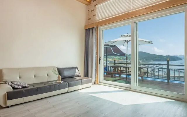 Yeosu Arum Oceanview Whole House Pension