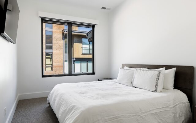 Modern Mountain Retreat