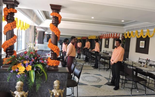 Hotel PLR Grand