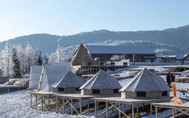 Deep breaths at Xiling Snow Mountain Campground
