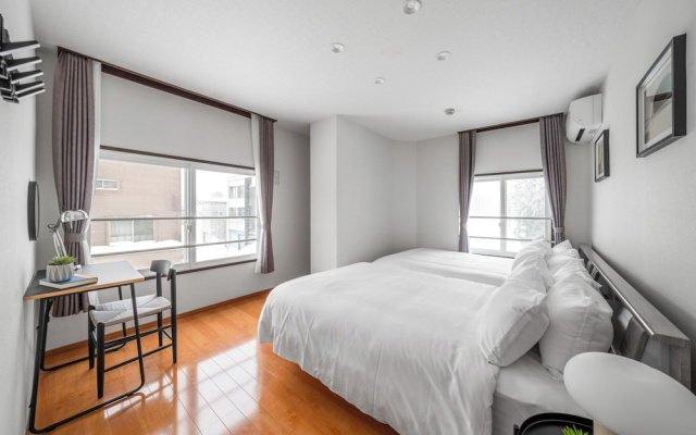 E-Us Sakaedori House