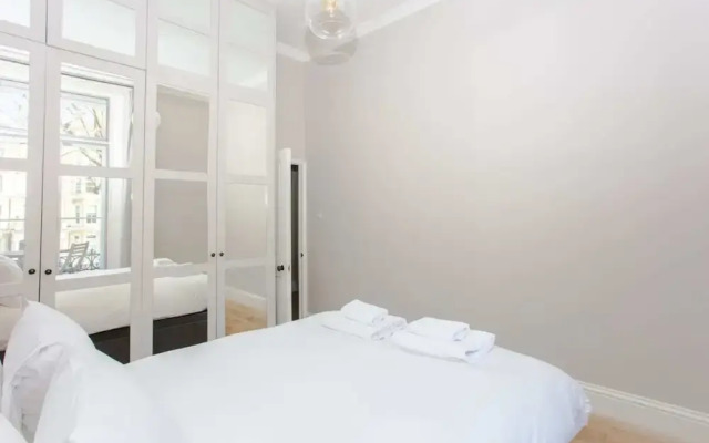 Modern & Spacious 1 Bedroom Apartment in London