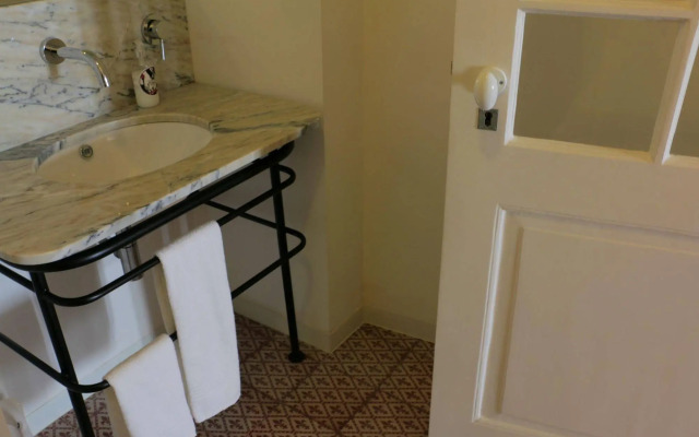 Ama Apartments
