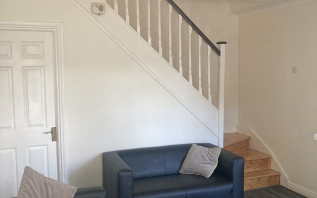 Entire Terraced two Story Redbrick House With Park