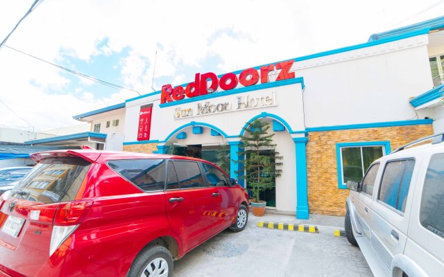 RedDoorz near Walking Street Angeles City