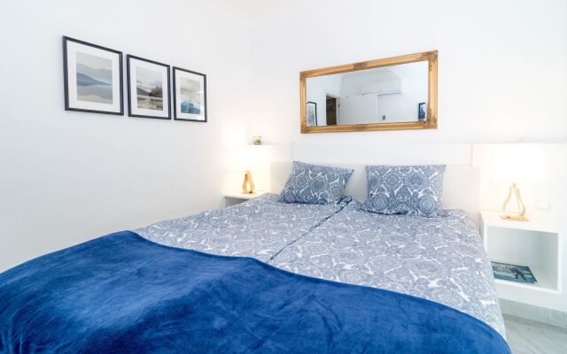 SAT1-walking distance to Puerto Banus