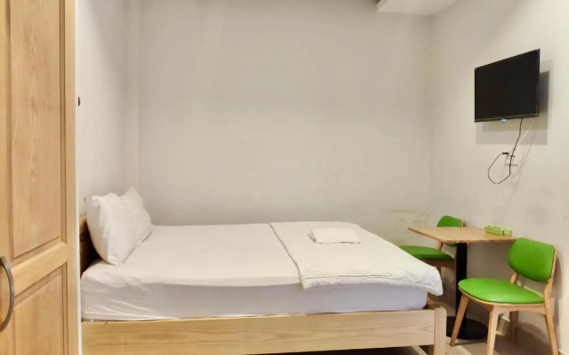 RedDoorz White 1 Hotel