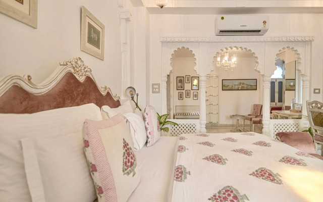 Jagat Niwas Palace