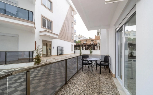 Central Flat Near Popular Attractions in Muratpasa