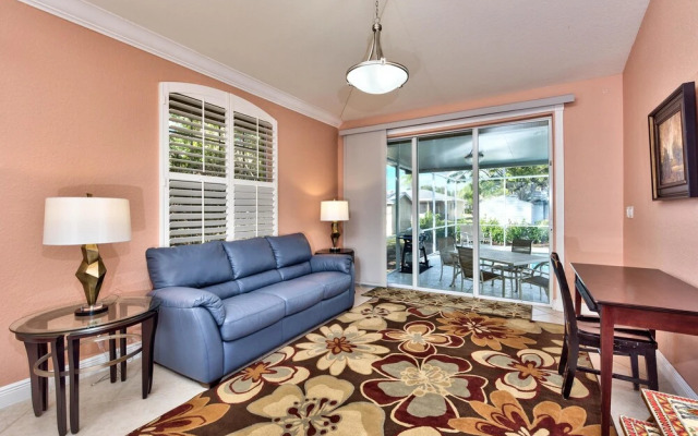 Tuscan Vacation Rental. Stylish 3-Bedroom Getaway Near Vanderbilt Beach Enjoy a Private Pool, Spacious Layout, and Modern Comforts Perfect for Families, Groups, and Pet-Friendly Stays