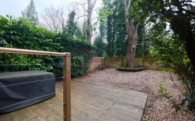 The West Kensington Hideout - Cozy 2bdr Flat With Garden