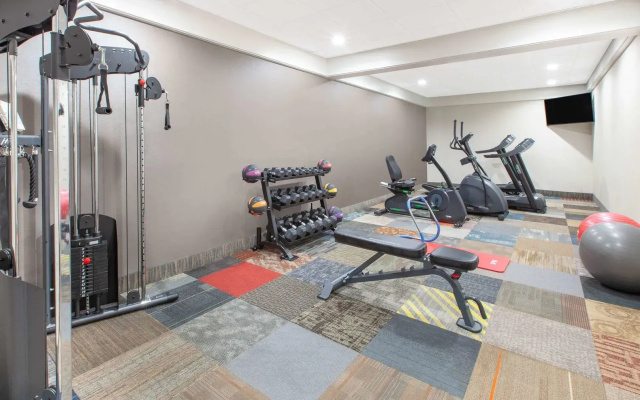 Days Inn And Suites By Wyndham Grand Rapids Near Downtown