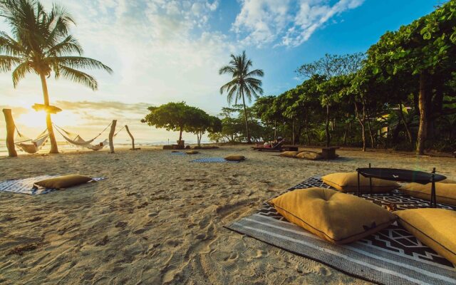 Luxury Beachfront Villa with private pool at Nantipa