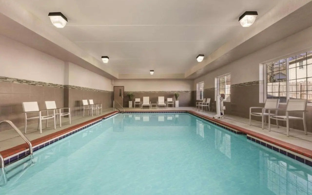 Country Inn & Suites by Radisson, London, KY