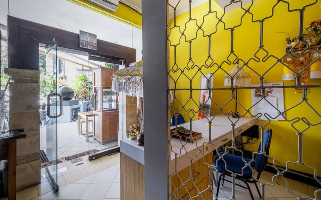 RedDoorz Hostel near Trans Studio Mall