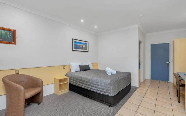 Midlander Motor Inn