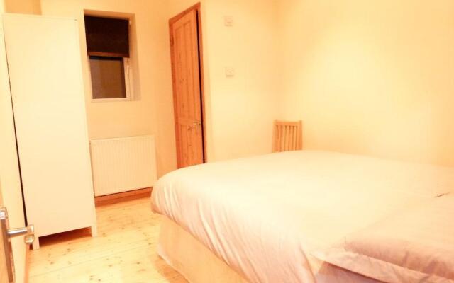 SS Property Hub - Family Apartment Kensington
