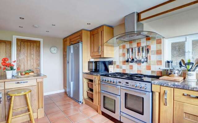 Spacious Holiday Home in Ilkerton With Garden