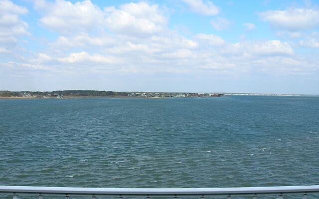 Harbour Island 403m 2 Bedroom Condo by RedAwning