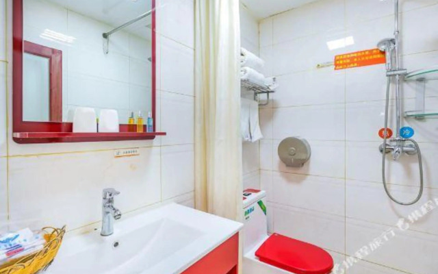 Super 8 Hotel (Wudaokou subway station, Beijing)