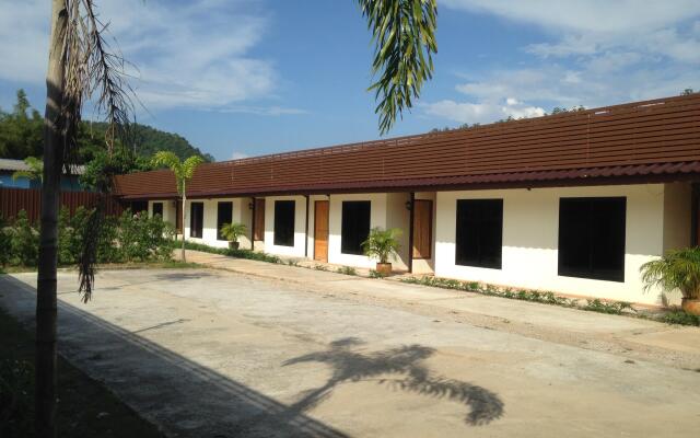 3 Bees Resort