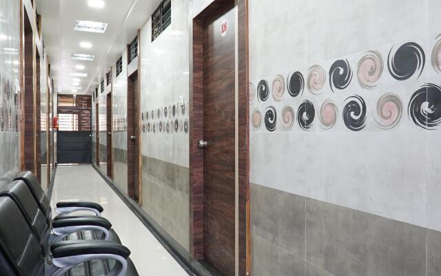 OYO 30952 Hotel Om Sai Leela