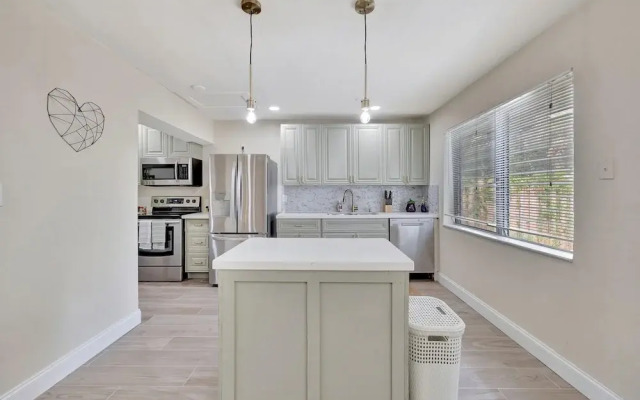 Pompano Beach Bungalow for 5!