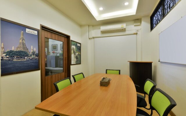 iCheck inn Gems Center Silom