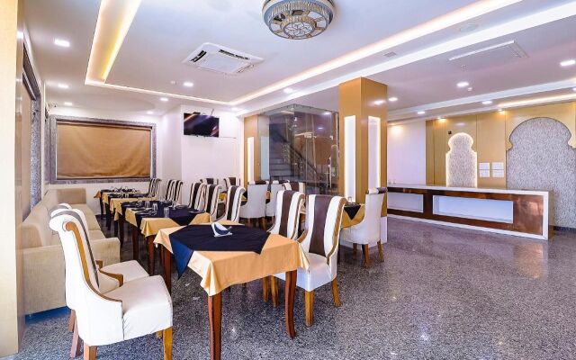 Fabhotel Swess Grand