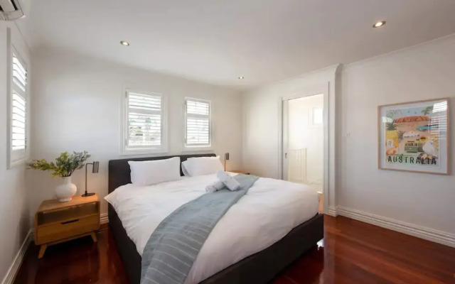 Renovated 3 Bedroom Family Home in Richmond With Parking