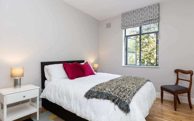 Magnificent 2 Bedroom Flat in Historic Army Barracks