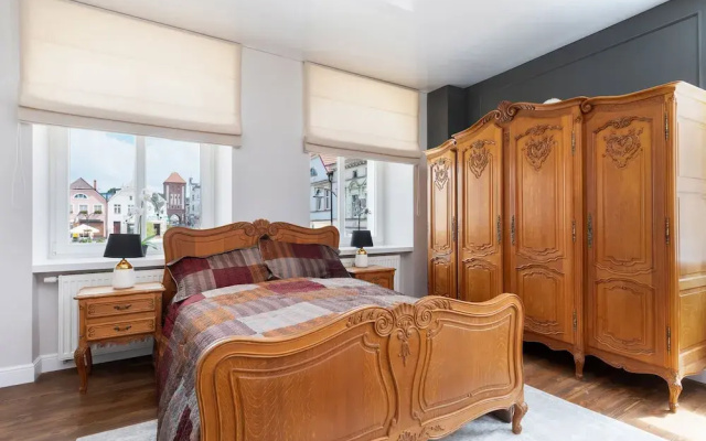 Kosciuszki Square Apartment by Renters