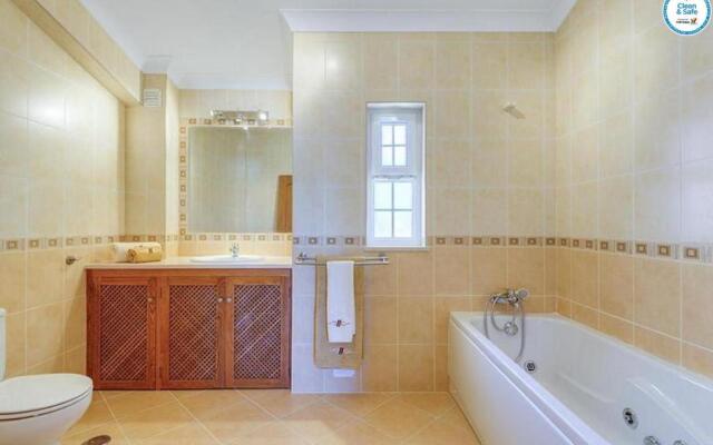 Villa Mikael - Free Wi-Fi - Aircon - Private Pool by bedzy