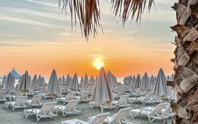 Grand Blue FAFA Resort & Spa