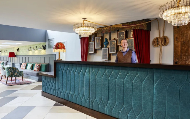 Falcon Hotel