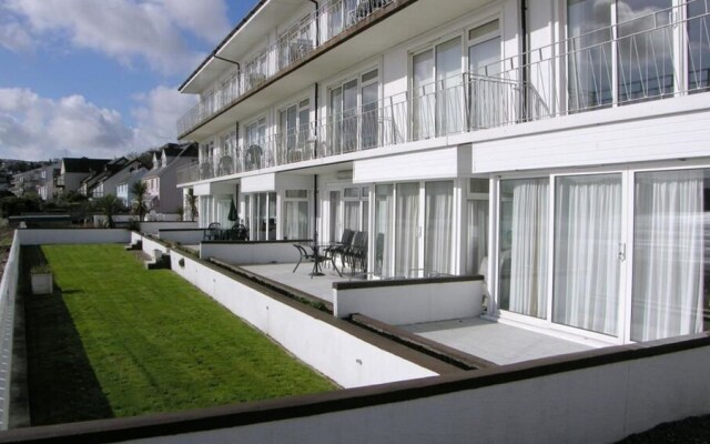 Strandways Court 10