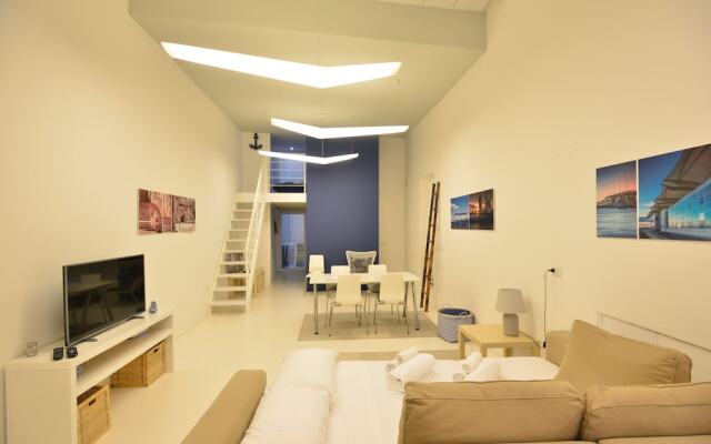 IzzHome Loft and Art