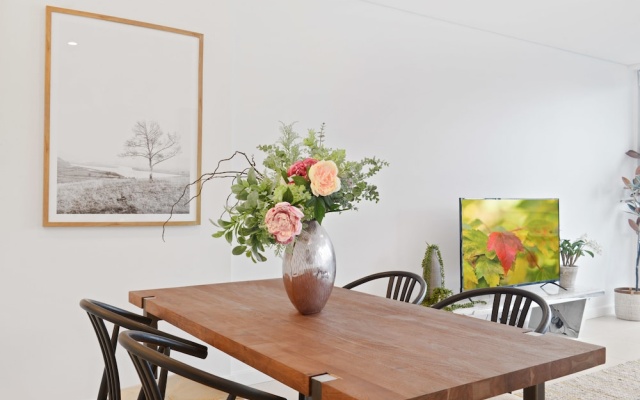 Brand New Ultra Luxe Apt Next To Central CBD – Guest Rooms – Sydney