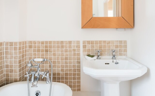 Fabulous 2BR Flat next to Harrods