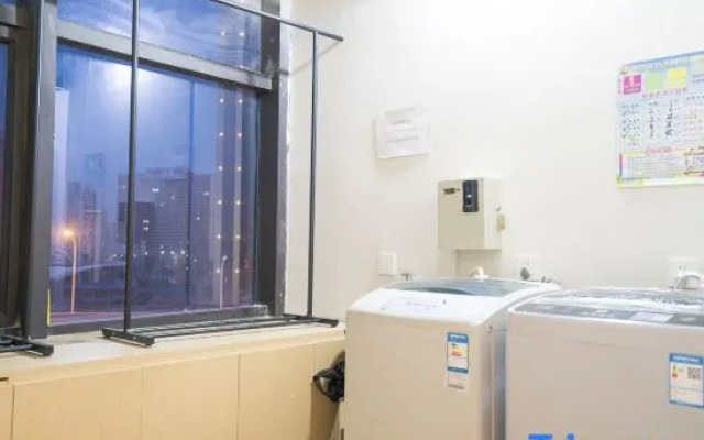 Strolling through the Cloud Hotel (Lihao Caizhi Plaza Branch)